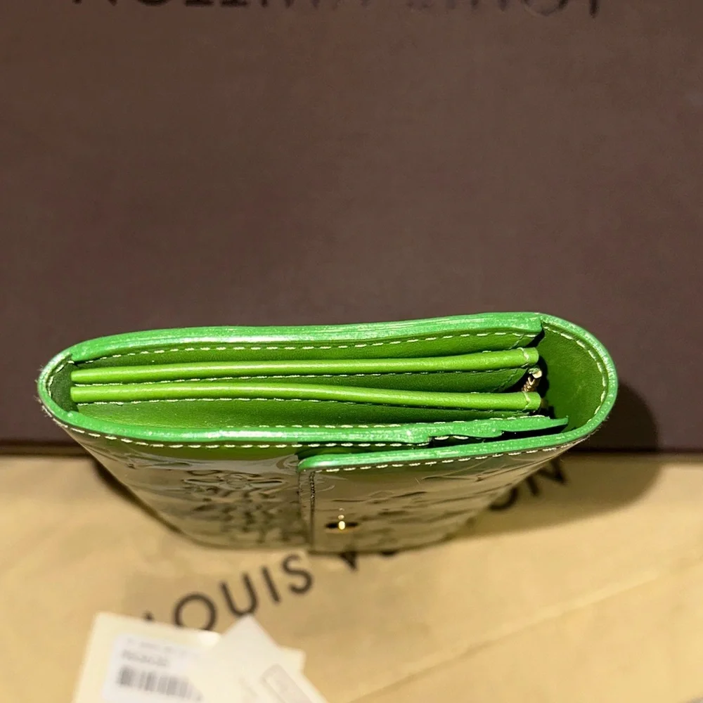 Louis Vuitton Sarah Wallet Monogram Vernis Vert Tonic - Picture 13 of 17